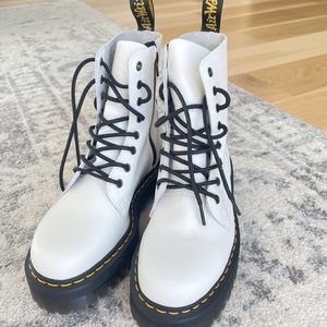 Dr. Martens women Air Wave white boots